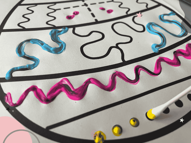 malovanie-vajicka-vatovymi-tycinkami-detail-obtahovanie